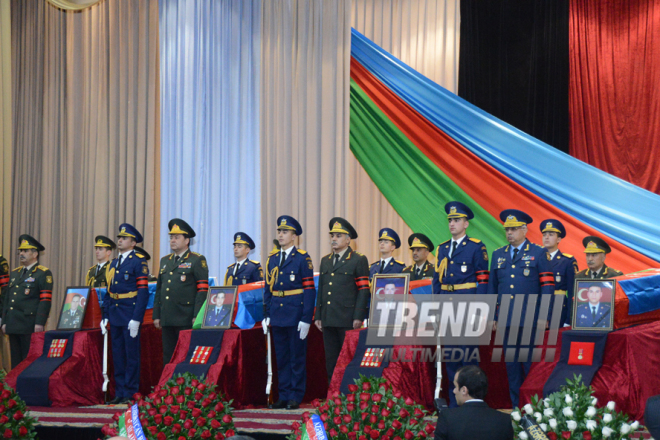 Azerbaijan buries its martyrs. Azerbaijan, Baku, 11 apr. 2016